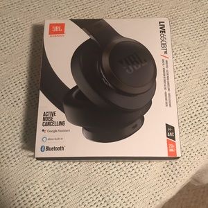 Brand new wireless noise-cancelling headphones